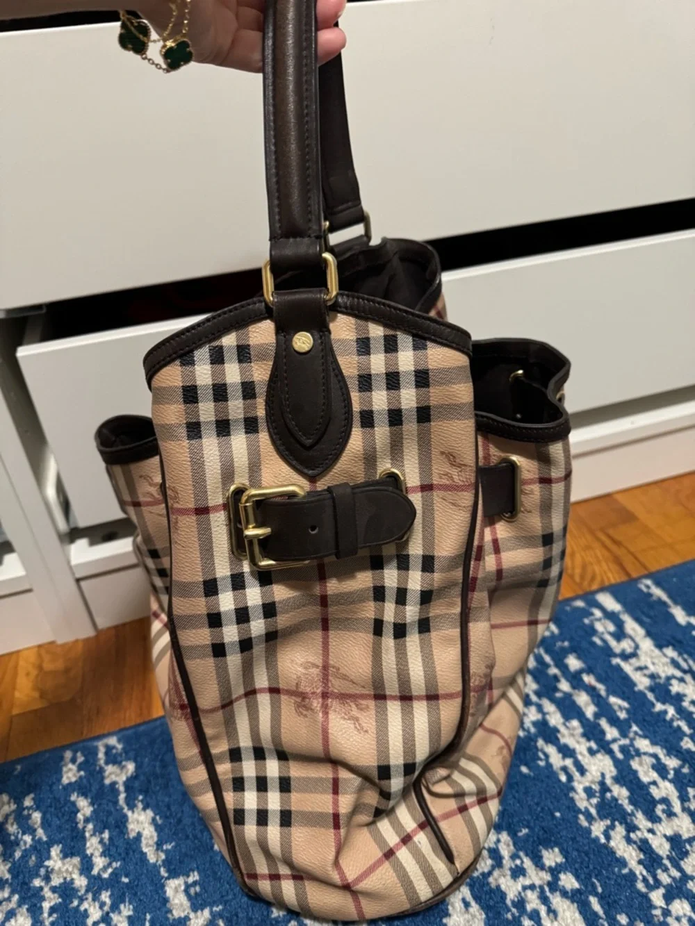 Burberry Beige Plaid Shoulder Bag with Dark Trim - Picture 4 of 11